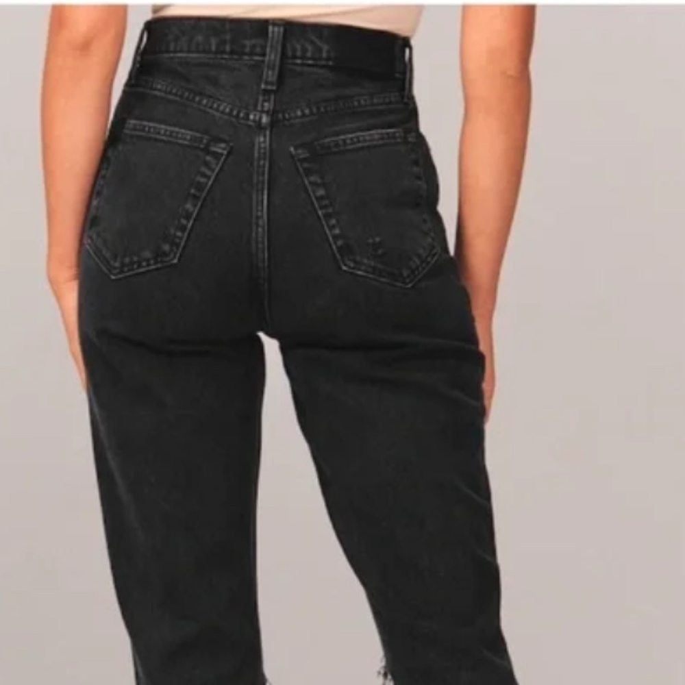 A&F Curve Love Ultra High Rise 90s Straight Jean
